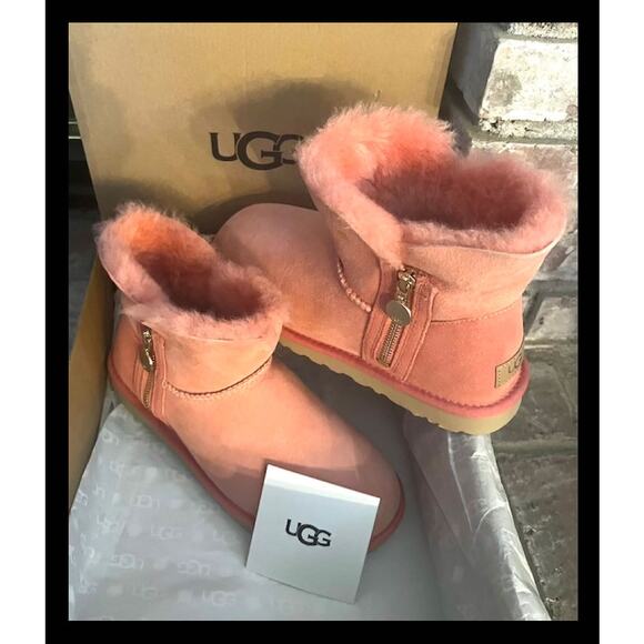 Ugg Women Bailey Hardware Zip Suede Mini Boots Size: 8 New in box - Picture 2 of 7
